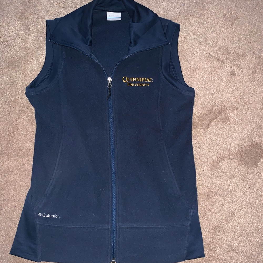 Quinnipiac fleece vest size medium